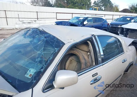 2002 Lincoln Town Car Cartier from USA, damaged, VIN 1LNHM83W22Y671238